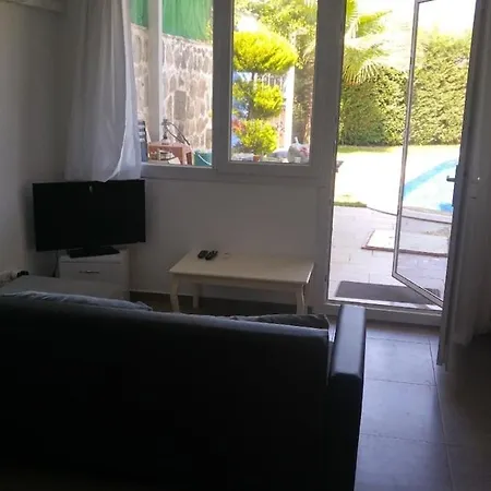 Sea View Flower Villa *